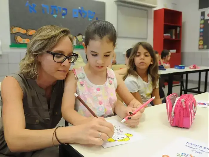 ילדי עוטף עזה בבית ספר יסודי "חופים" בקיבוץ יד מרדכי מתכוננים לפתיחת שנת הלימודים מחר, 31 באוגוסט 2014 (ראובן קסטרו) ילדי עוטף עזה בבית ספר יסודי "חופים" בקיבוץ יד מרדכי מתכוננים לפתיחת שנת הלימודים מחר, 31 באוגוסט 2014 (ראובן קסטרו)
