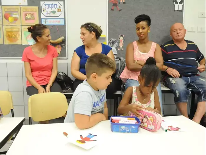 ילדי עוטף עזה בבית ספר יסודי "חופים" בקיבוץ יד מרדכי מתכוננים לפתיחת שנת הלימודים מחר, 31 באוגוסט 2014 (ראובן קסטרו) ילדי עוטף עזה בבית ספר יסודי "חופים" בקיבוץ יד מרדכי מתכוננים לפתיחת שנת הלימודים מחר, 31 באוגוסט 2014 (ראובן קסטרו)