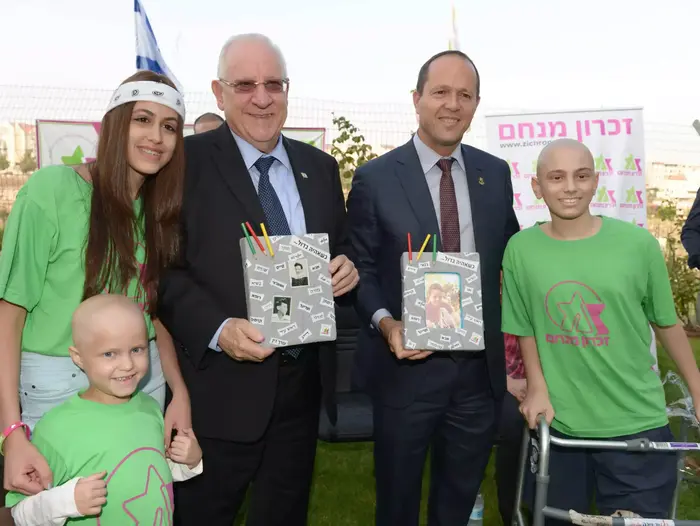 נשיא המדינה ראובן ריבלין נשא הערב דברים באירוע פתיחת שנת הלימודים במרכז היום של עמותת זיכרון מנחם. אוגוסט (יח"צ , מארק ניימן) נשיא המדינה ראובן ריבלין נשא הערב דברים באירוע פתיחת שנת הלימודים במרכז היום של עמותת זיכרון מנחם. אוגוסט (יח"צ , מארק ניימן)