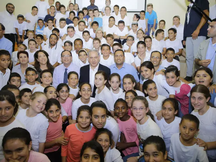 ראש הממשלה בנימין נתניהו בפתיחת שנת הלימודים בשדרות, ספטמבר 2014 (מערכת וואלה! NEWS , גדי קבלו) ראש הממשלה בנימין נתניהו בפתיחת שנת הלימודים בשדרות, ספטמבר 2014 (מערכת וואלה! NEWS , גדי קבלו)