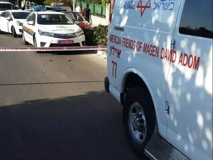 זירת החיסול של גבר כבן 40 בגדרה (מערכת וואלה! NEWS , ללא קרדיט) זירת החיסול של גבר כבן 40 בגדרה (מערכת וואלה! NEWS , ללא קרדיט)