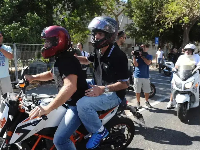 מוטי חסין לאחר הזיכוי יוצא לחופשי, מחוץ לבית המשפט המחוזי תל אביב. ספטמבר 2014 (מערכת וואלה! NEWS , ראובן קסטרו) מוטי חסין לאחר הזיכוי יוצא לחופשי, מחוץ לבית המשפט המחוזי תל אביב. ספטמבר 2014 (מערכת וואלה! NEWS , ראובן קסטרו)