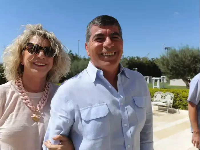 גבי אשכנזי ורעייתו בחתונתו של יו"ר ההסתדרות לשעבר עופר עיני, 19 בספטמבר 2014 (ראובן קסטרו) גבי אשכנזי ורעייתו בחתונתו של יו"ר ההסתדרות לשעבר עופר עיני, 19 בספטמבר 2014 (ראובן קסטרו)