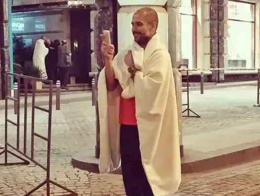 מאמן באיירן מינכן פפ גווארדיולה מפונה מחדר המלון ברוסיה (אתר רשמי , חשבון טוויטר) מאמן באיירן מינכן פפ גווארדיולה מפונה מחדר המלון ברוסיה (אתר רשמי , חשבון טוויטר)
