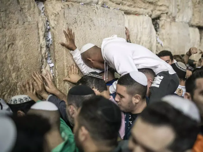 סליחות בכותל תשע"ה (נועם מושקוביץ) סליחות בכותל תשע"ה (נועם מושקוביץ)