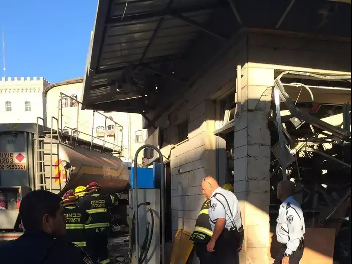 פיצוץ בתחנת דלק ברחוב החומה השלישית בירושלים 13 באוקטובר 2014 (יח"צ , דוברות כבאות והצלה ירושלים) פיצוץ בתחנת דלק ברחוב החומה השלישית בירושלים 13 באוקטובר 2014 (יח"צ , דוברות כבאות והצלה ירושלים)