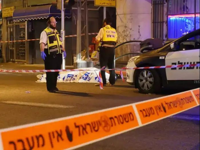 תמונות מזירת הרצח ברחוב המגינים בחיפה 22.10.2014 (ערן גילווארג) תמונות מזירת הרצח ברחוב המגינים בחיפה 22.10.2014 (ערן גילווארג)