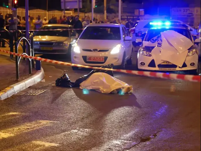 תמונות מזירת הרצח ברחוב המגינים בחיפה 22.10.2014 (ערן גילווארג) תמונות מזירת הרצח ברחוב המגינים בחיפה 22.10.2014 (ערן גילווארג)