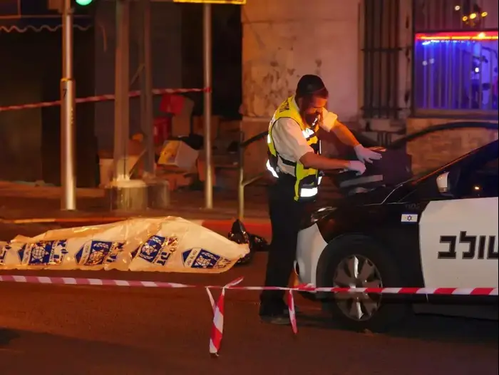 תמונות מזירת הרצח ברחוב המגינים בחיפה 22.10.2014 (ערן גילווארג) תמונות מזירת הרצח ברחוב המגינים בחיפה 22.10.2014 (ערן גילווארג)