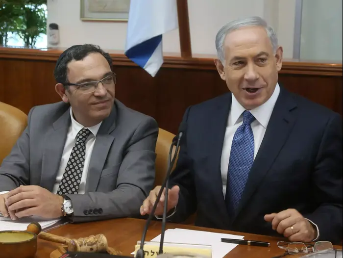 רוה"מ ושר החינוך בישיבת ממשלה, אוקטובר 2014 (מערכת וואלה! NEWS , מרק ישראל סלם) רוה"מ ושר החינוך בישיבת ממשלה, אוקטובר 2014 (מערכת וואלה! NEWS , מרק ישראל סלם)