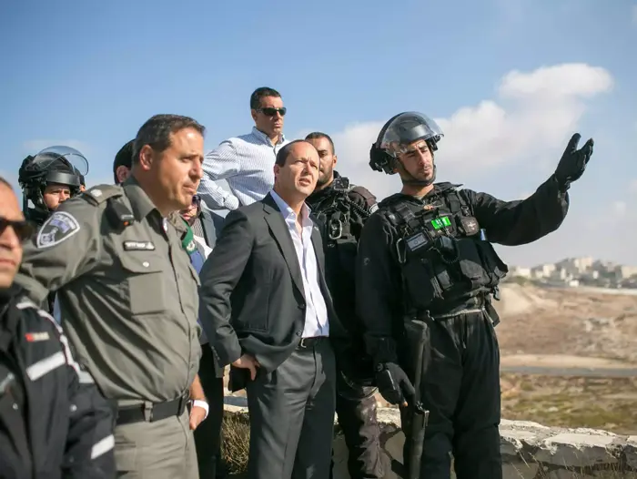 ביקור ראש עיריית ירושלים ניר ברקת בכפר עיסאוויה, אוקטובר 2014 (נועם מושקוביץ) ביקור ראש עיריית ירושלים ניר ברקת בכפר עיסאוויה, אוקטובר 2014 (נועם מושקוביץ)