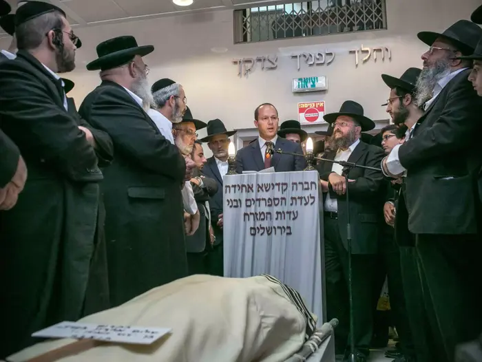 הלוויתו של שלום אהרון בעדני שנהרג בפיגוע דריסה בירושלים, נובמבר 2014 (נועם מושקוביץ)