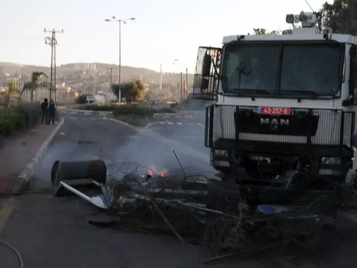 הפרות סדר בכפר כנא בעקבות מותו של תושב הכפר שנורה על ידי המשטרה (שלומי גבאי) הפרות סדר בכפר כנא בעקבות מותו של תושב הכפר שנורה על ידי המשטרה (שלומי גבאי)