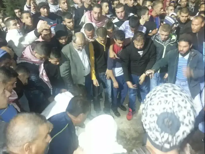 הלווייתו של חיר א-דין חמדאן שנורה למוות בידי שוטרים בכפר כנא, 8 בנובמבר 2014 (מערכת וואלה! NEWS) הלווייתו של חיר א-דין חמדאן שנורה למוות בידי שוטרים בכפר כנא, 8 בנובמבר 2014 (מערכת וואלה! NEWS)