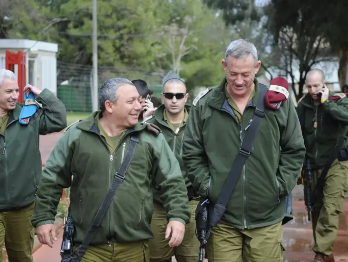 בני גנץ והאלוף גדי איזנקוט (דובר צה"ל) בני גנץ והאלוף גדי איזנקוט (דובר צה"ל)