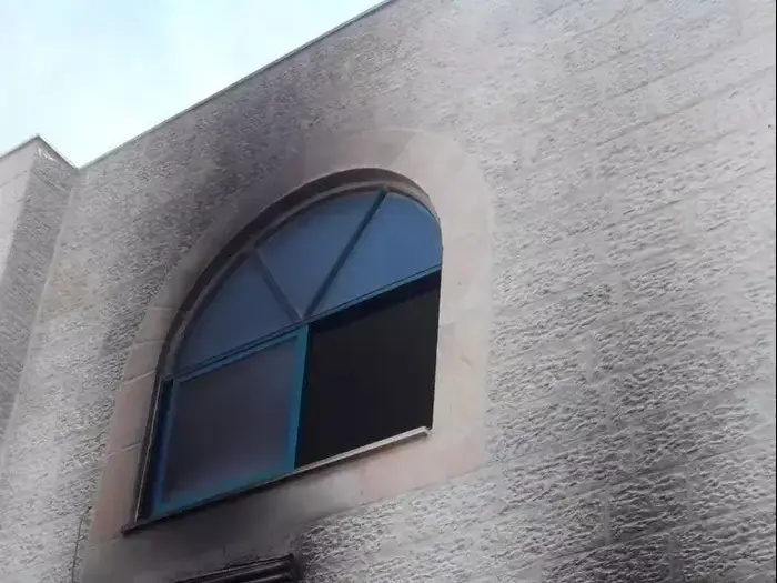 מסגד הוצת הבוקר על ידי מתנחלים בכפר אל-מורייר, שמצפון-מזרח לרמאללה, נובמבר 2014 (מערכת וואלה! NEWS , רבנים למען זכויות האדם) מסגד הוצת הבוקר על ידי מתנחלים בכפר אל-מורייר, שמצפון-מזרח לרמאללה, נובמבר 2014 (מערכת וואלה! NEWS , רבנים למען זכויות האדם)