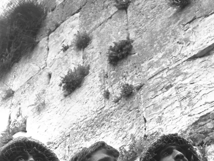 הצנחנים בכותל 1967 (לשכת העיתונות הממשלתית) הצנחנים בכותל 1967 (לשכת העיתונות הממשלתית)