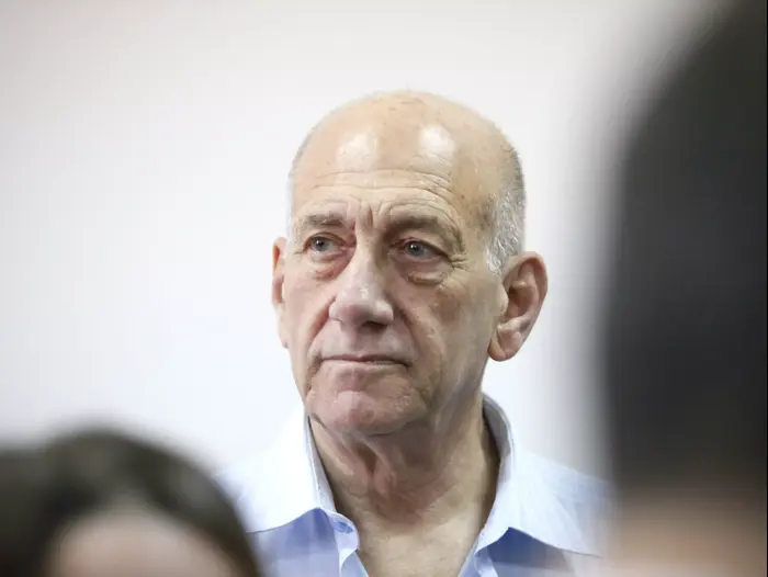 אהוד אולמרט בבית המשפט המחוזי בירושלים (מערכת וואלה! NEWS , דודי ועקנין) אהוד אולמרט בבית המשפט המחוזי בירושלים (מערכת וואלה! NEWS , דודי ועקנין)
