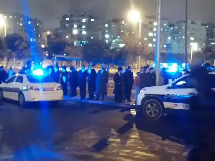 נהג פלסטיני נמצא תלוי באוטובוס אגד במזרח ירושלים (תמונות גולשים) נהג פלסטיני נמצא תלוי באוטובוס אגד במזרח ירושלים (תמונות גולשים)
