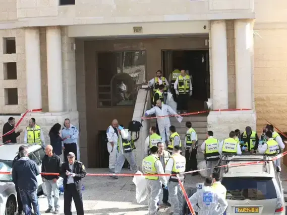 זירת הפיגוע בבית הכנסת בירושלים ברחוב שמואל אגסי, נובמבר 2014 (נועם מושקוביץ)