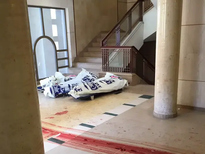 זירת הפיגוע בבית הכנסת בירושלים ברחוב שמואל אגסי, נובמבר 2014 (מערכת וואלה! NEWS) זירת הפיגוע בבית הכנסת בירושלים ברחוב שמואל אגסי, נובמבר 2014 (מערכת וואלה! NEWS)