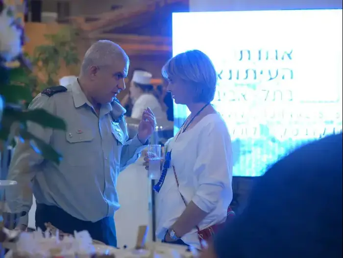 דנה ויס (ראובן קסטרו) דנה ויס (ראובן קסטרו)