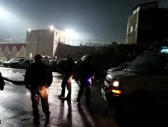 שוטרים מחוץ לאצטדיון במשחק של בני סכנין נגד בית"ר ירושלים (קובי אליהו)