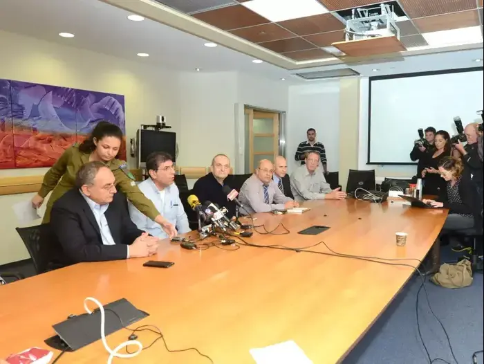 מנהלי בתי החולים הציבוריים במסיבת עיתונאים באיכילוב 9 בדצמבר 2014 (מערכת וואלה! NEWS , מירי גטניו, בית החולים איכילוב) מנהלי בתי החולים הציבוריים במסיבת עיתונאים באיכילוב 9 בדצמבר 2014 (מערכת וואלה! NEWS , מירי גטניו, בית החולים איכילוב)