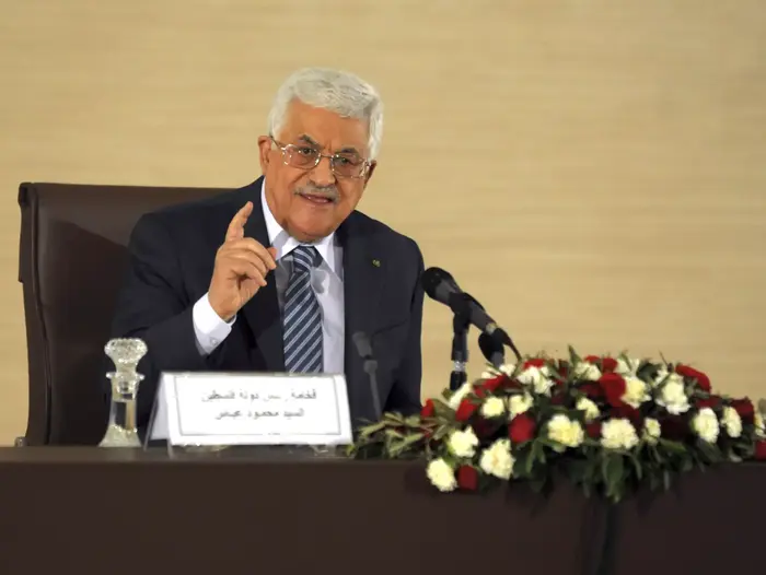 יו"ר הרשות הפלסטינית אבו מאזן במהלך מסיבת עיתונאים באלג'יריה, 23 בדצמבר 2014 (AP) יו"ר הרשות הפלסטינית אבו מאזן במהלך מסיבת עיתונאים באלג'יריה, 23 בדצמבר 2014 (AP)