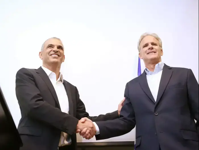 משה כחלון ומייקל אורן במסיבת עיתונאים, בית ציוני אמריקה (דרור עינב) משה כחלון ומייקל אורן במסיבת עיתונאים, בית ציוני אמריקה (דרור עינב)