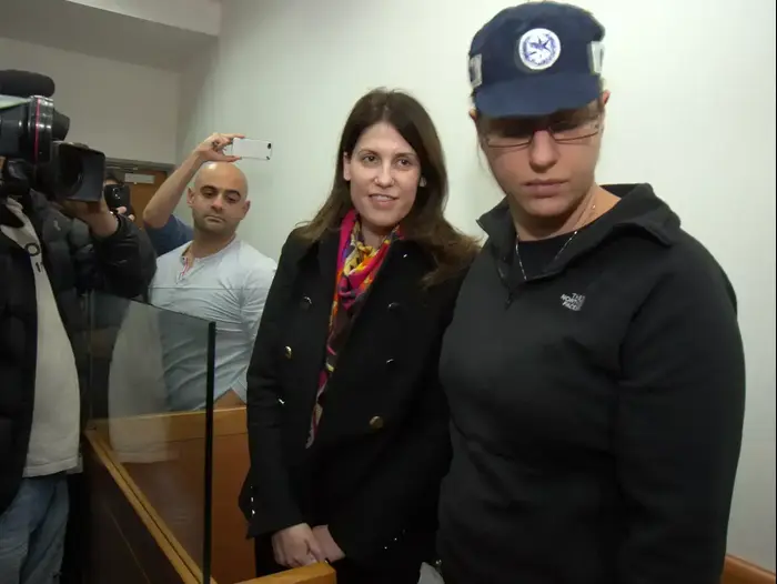 רנית קירשנבאום, בתה של סגנית השר פאינה קירשנבאום, בהארכת מעצר, דצמבר 2014 (ניב אהרונסון) רנית קירשנבאום, בתה של סגנית השר פאינה קירשנבאום, בהארכת מעצר, דצמבר 2014 (ניב אהרונסון)
