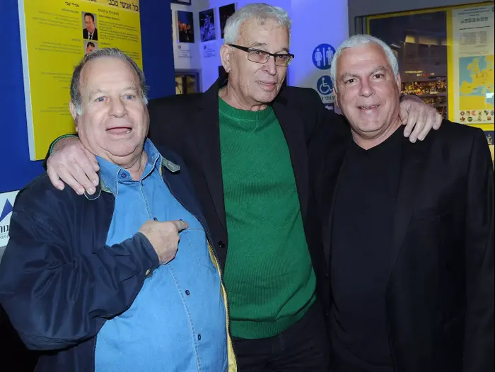 עוזר מאמן מכבי תל אביב פיני גרשון (מימין), שמלוק מחרובסקי (משמאל) (ברני ארדוב) עוזר מאמן מכבי תל אביב פיני גרשון (מימין), שמלוק מחרובסקי (משמאל) (ברני ארדוב)