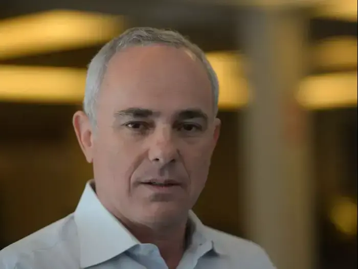 יובל שטייניץ מצביע בפריימריז בליכוד, גני התערוכה (ראובן קסטרו) יובל שטייניץ מצביע בפריימריז בליכוד, גני התערוכה (ראובן קסטרו)