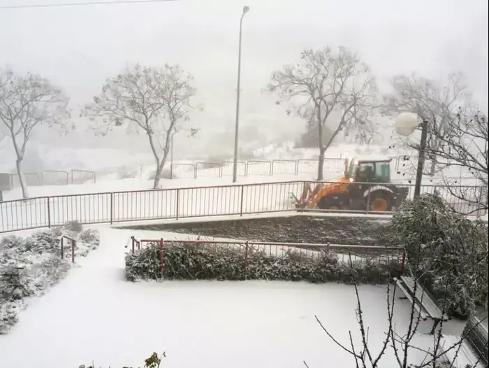 מפלסת בצפת, ינואר 2015 (יח"צ , עיריית צפת) מפלסת בצפת, ינואר 2015 (יח"צ , עיריית צפת)