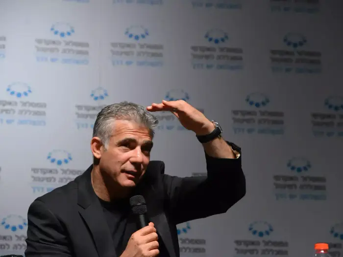 יו"ר יש עתיד יאיר לפיד בכנס דמוקרטיה במכללה למנהל (ראובן קסטרו) יו"ר יש עתיד יאיר לפיד בכנס דמוקרטיה במכללה למנהל (ראובן קסטרו)