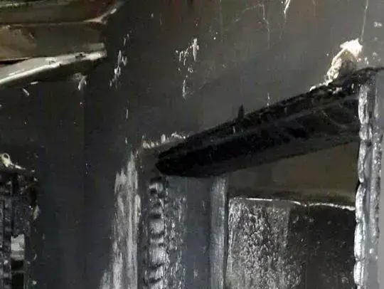 המבנה שהוצת בתל אביב ובו נמצאה גופת אישה (מערכת וואלה! NEWS , דוברות כבאות מחוז תל אביב) המבנה שהוצת בתל אביב ובו נמצאה גופת אישה (מערכת וואלה! NEWS , דוברות כבאות מחוז תל אביב)