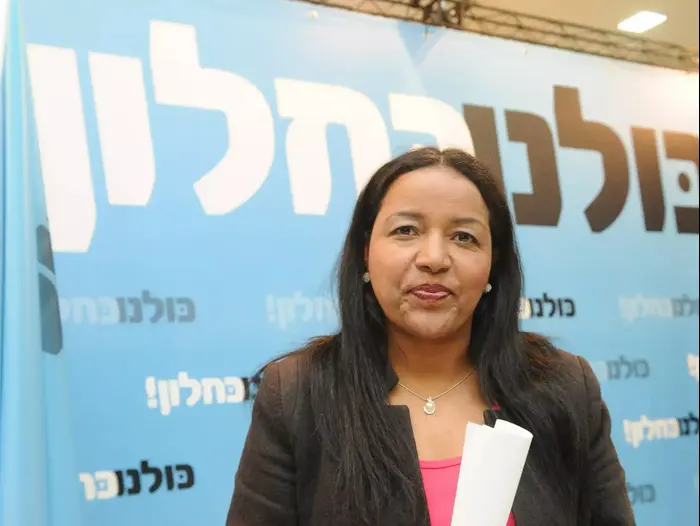 צגה מלקו ומשה כחלון במסיבת עיתונאים, בית סוקולוב (ראובן קסטרו) צגה מלקו ומשה כחלון במסיבת עיתונאים, בית סוקולוב (ראובן קסטרו)