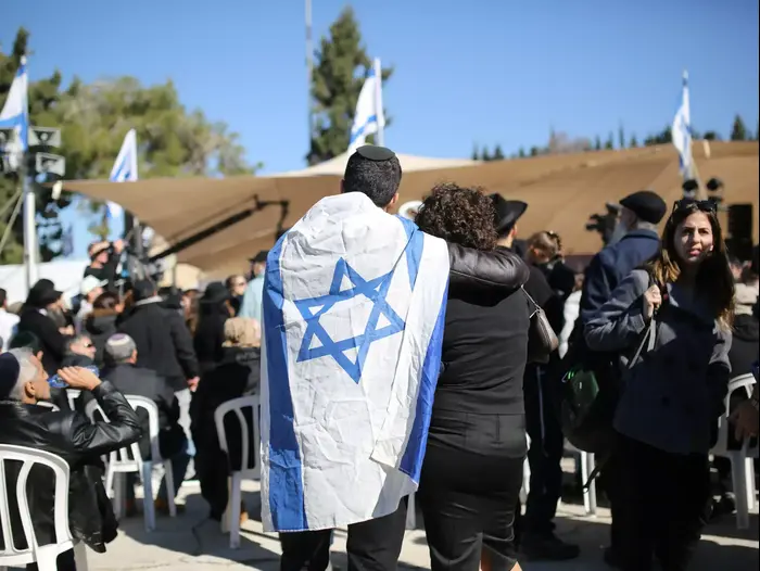 הר המנוחות בגבעת שאול בירושלים רגע לפני הלוויות של הרוגי הפיגוע בפריז, ינואר 2015 (טלי מאייר ) הר המנוחות בגבעת שאול בירושלים רגע לפני הלוויות של הרוגי הפיגוע בפריז, ינואר 2015 (טלי מאייר )