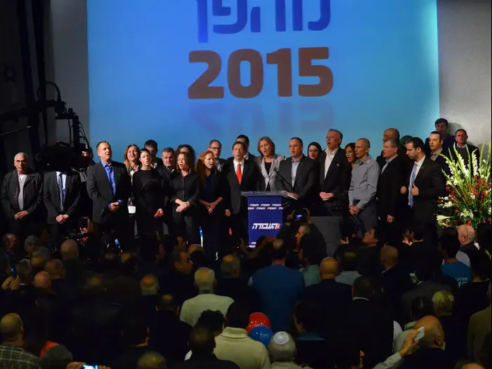 הצגת הרשימה של מפלגת העבודה לאחר הפריימריז, קיבוץ שפיים (ראובן קסטרו) הצגת הרשימה של מפלגת העבודה לאחר הפריימריז, קיבוץ שפיים (ראובן קסטרו)