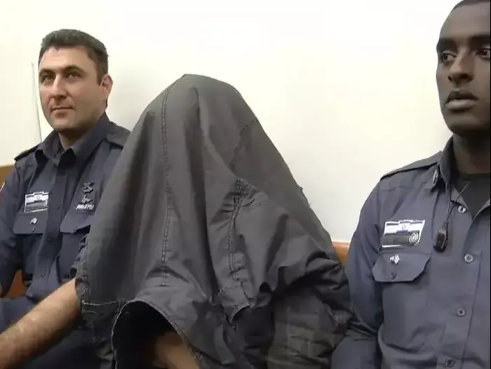 עדי לדרמן מובא להארכת מעצר, ביהמ"ש השלום ראשון (אבי כהן , צילום מסך) עדי לדרמן מובא להארכת מעצר, ביהמ"ש השלום ראשון (אבי כהן , צילום מסך)