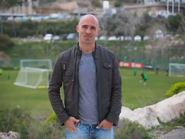עוזר מאמן בית"ר ירושלים לשעבר, אורי אוזן (נועם מושקוביץ) עוזר מאמן בית"ר ירושלים לשעבר, אורי אוזן (נועם מושקוביץ)