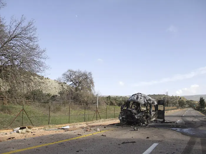 כלי הרכב של צה"ל שנפגע מטיל נ"ט של חיזבאללה (רויטרס) כלי הרכב של צה"ל שנפגע מטיל נ"ט של חיזבאללה (רויטרס)