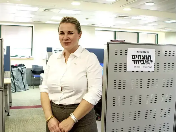 קסניה סבטלובה (יוסי ציפקיס) קסניה סבטלובה (יוסי ציפקיס)