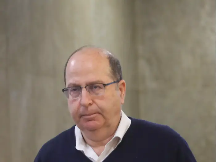 שר הביטחון משה בוגי יעלון בישיבת הממשלה, פברואר 2015 (מערכת וואלה! NEWS , אלכס קולומויסקי) שר הביטחון משה בוגי יעלון בישיבת הממשלה, פברואר 2015 (מערכת וואלה! NEWS , אלכס קולומויסקי)
