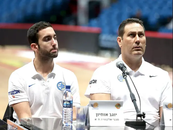 מאמן מכבי תל אביב גיא גודס (ימין) יוגב אוחיון (שמאל) (קובי אליהו) מאמן מכבי תל אביב גיא גודס (ימין) יוגב אוחיון (שמאל) (קובי אליהו)