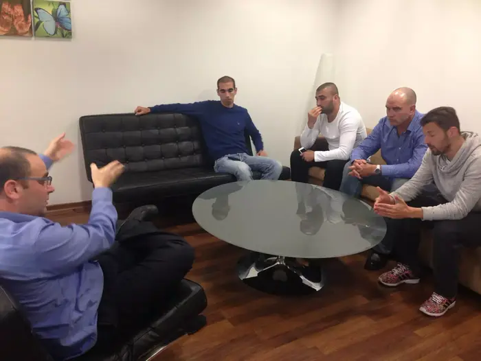 רותם קמר מנכ"ל ההתאחדות לכדורגל בפגישה עם שחקני מכבי נתניה (יח"צ , ההתאחדות לכדורגל) רותם קמר מנכ"ל ההתאחדות לכדורגל בפגישה עם שחקני מכבי נתניה (יח"צ , ההתאחדות לכדורגל)