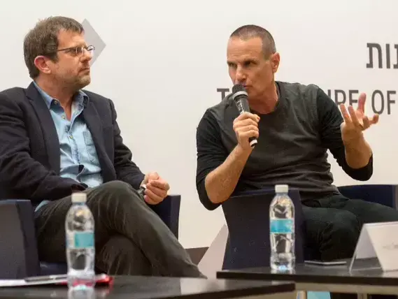 יון פדר וערן טיפנברון בפאנל לציון 15 שנה ל-ynet (מערכת וואלה! NEWS , אריק סאלין)