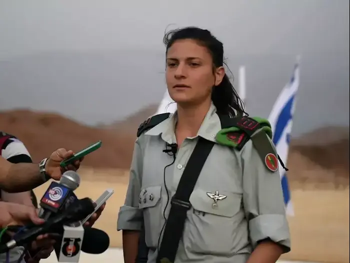הקצינה שנפצעה משחזרת את התקרית בגבול מצרים (דובר צה"ל) הקצינה שנפצעה משחזרת את התקרית בגבול מצרים (דובר צה"ל)