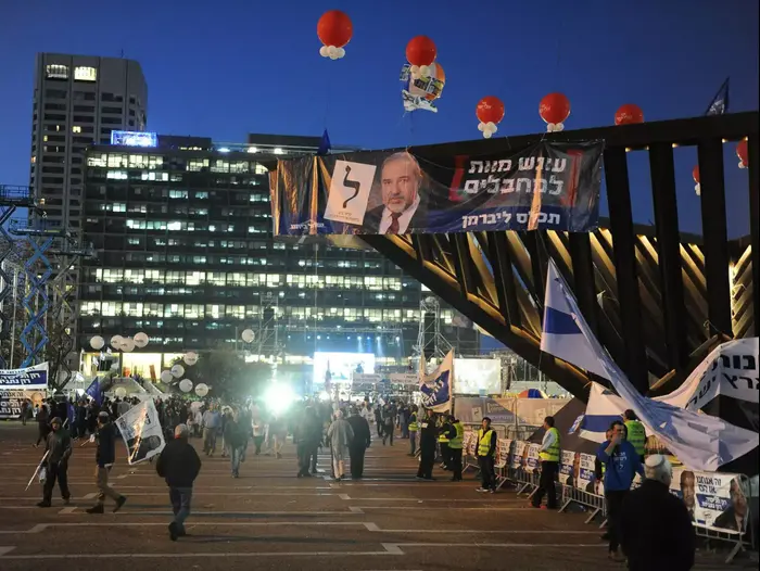 עצרת הימין, כיכר רבין. מרץ 2015 (ראובן קסטרו) עצרת הימין, כיכר רבין. מרץ 2015 (ראובן קסטרו)