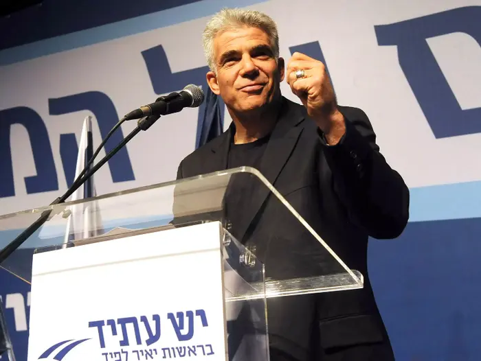 יאיר לפיד נואם במטה יש עתיד, מרץ 2015 (ברני ארדוב)